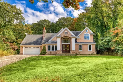 113 Alden Dr, Port Jefferson, NY 11777