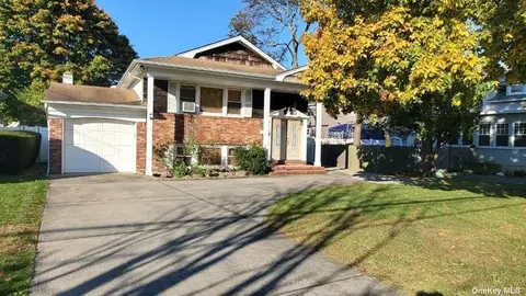 334 Pine St, Freeport, NY 11520
