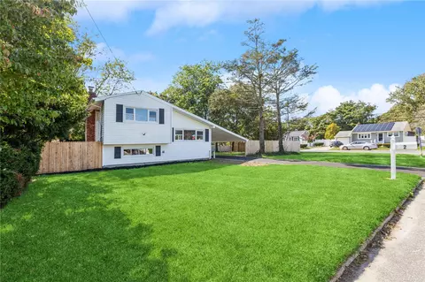 2 Greg Ln, Brentwood, NY 11717