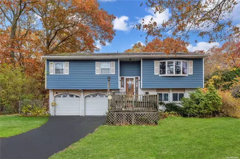 140 E Woodside Ave, Patchogue, NY 11772