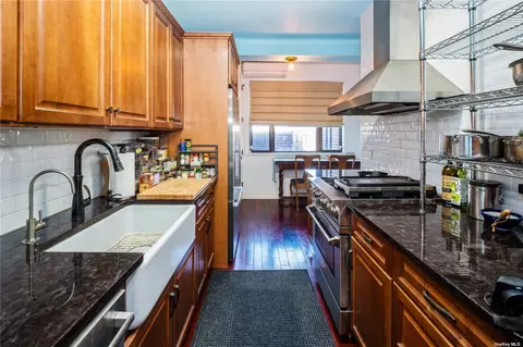 8300 Talbot St #PHC, Kew Gardens, NY 11415