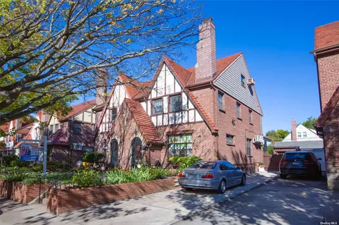 189-41 46th Ave, Flushing, NY 11358