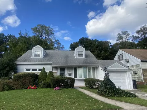 217-19 Kingsbury Ave, Bayside, NY 11364
