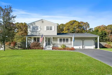 44 Country Greens Dr, Bellport, NY 11713