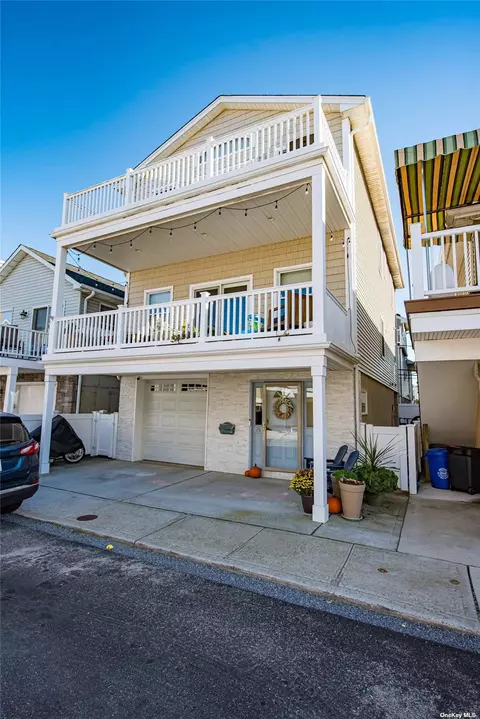 76 New Hampshire St, Long Beach, NY 11561