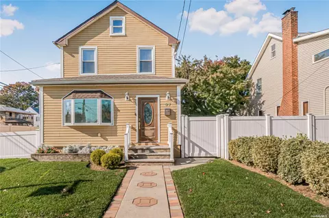 37 Nassau Pkwy, Hempstead, NY 11550
