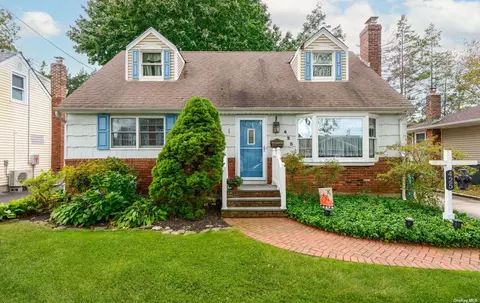 425 6th St, East Northport, NY 11731
