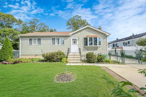 31 Cozzens, Patchogue, NY 11772