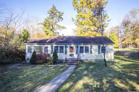 7 Brook Dr, Monroe, NY 10950