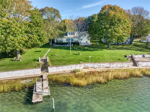 2085 Bayview Ave, Greenport, NY 11944