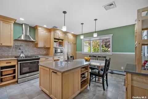2443 Mermaid Ave, Wantagh, NY 11793