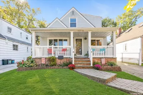 163-56 20th Rd, Whitestone, NY 11357