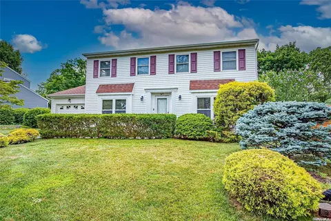 8 Fireplace Dr, Kings Park, NY 11754