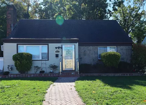 888 Centennial Ave, North Baldwin, NY 11510