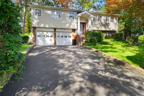 7 Grant Ave, Smithtown, NY 11787