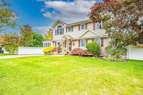 1501 Denver Ave, Bay Shore, NY 11706