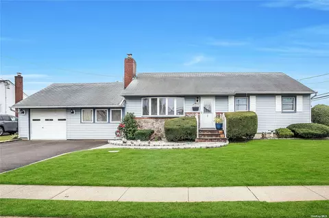 229 N 5th St, Bethpage, NY 11714