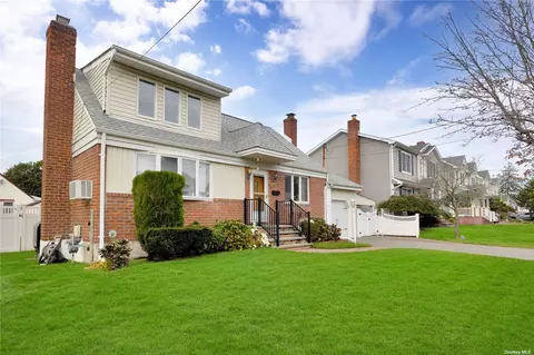 110 Soifer Ave, North Bellmore, NY 11710