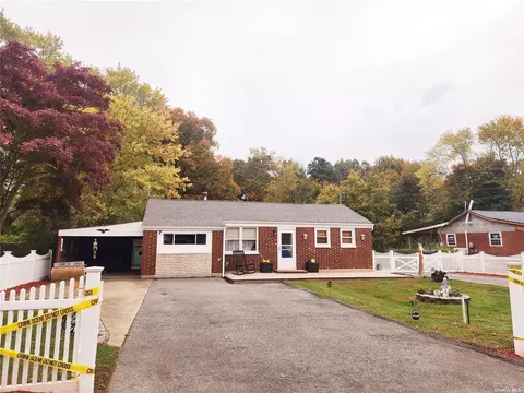 1669 N Thompson Dr, Bay Shore, NY 11706