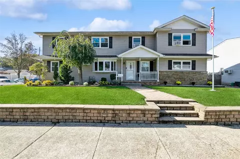 503 N Greene Ave, Lindenhurst, NY 11757