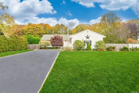59 Lincoln Blvd, East Moriches, NY 11940