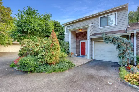 183 Otis Ln #183, Bay Shore, NY 11706