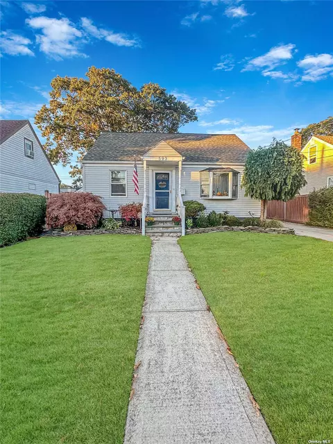 593 Christie St, South Hempstead, NY 11550