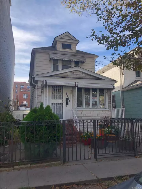 55-44 96th St, Corona, NY 11368