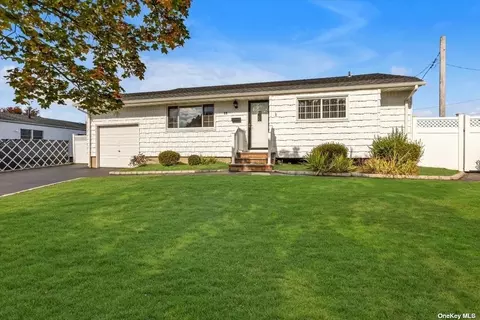 43 Sheldon Pl, Commack, NY 11725