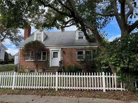 43 Highland Ave, Port Washington, NY 11050