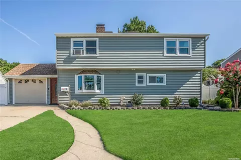 24 Ripple Ln, Levittown, NY 11756