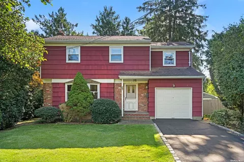 28 Fenwick St, Greenlawn, NY 11740