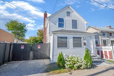 149 Henry St, Hempstead, NY 11550