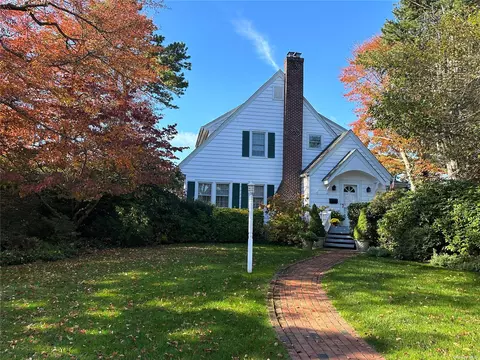 275 Plymouth Ave, Brightwaters, NY 11718