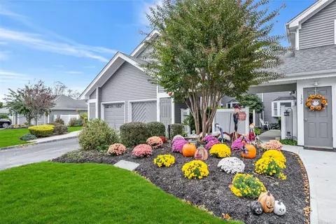 130 Captains Ct #130, Moriches, NY 11955