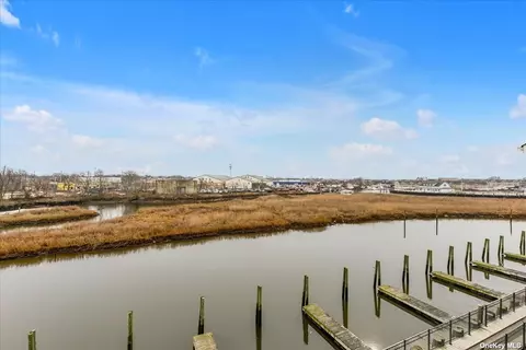 322 Marina Pointe Dr #322, East Rockaway, NY 11518