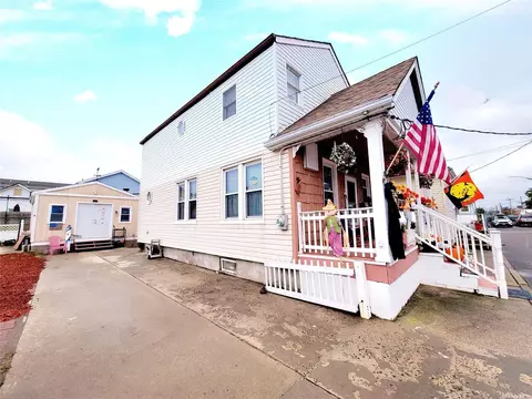 99-50 164th Ave, Howard Beach, NY 11414