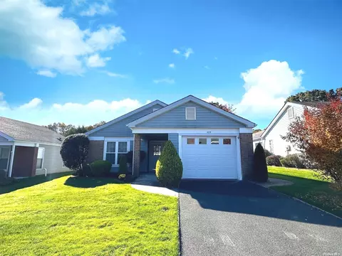 488 Stratford Ln #488, Ridge, NY 11961