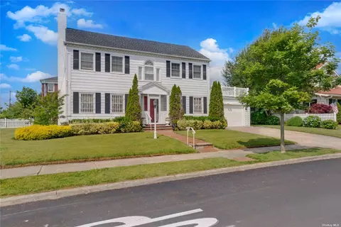 205 Beach 142nd St, Neponsit, NY 11694