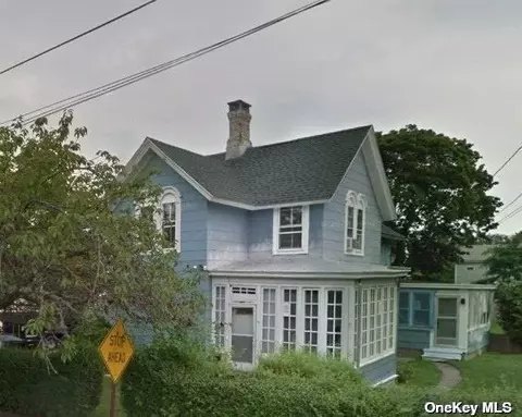 540 1st St, Greenport, NY 11944