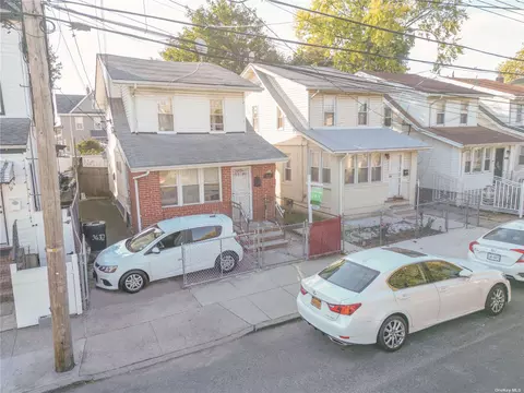 94-32 213th St, Queens Village, NY 11428
