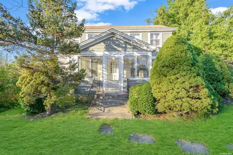 1118 W Main St, Riverhead, NY 11901