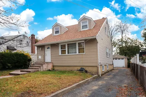 1021 Van Buren St, Uniondale, NY 11555