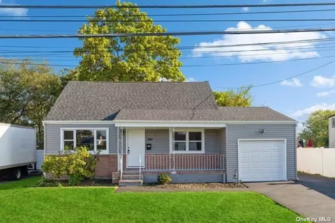 268 Heathcote Rd, Lindenhurst, NY 11757