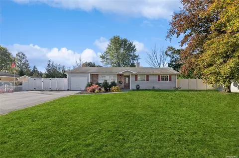 4 Pheasant Dr, Commack, NY 11725