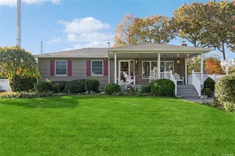 234 N Evergreen Dr, Selden, NY 11784