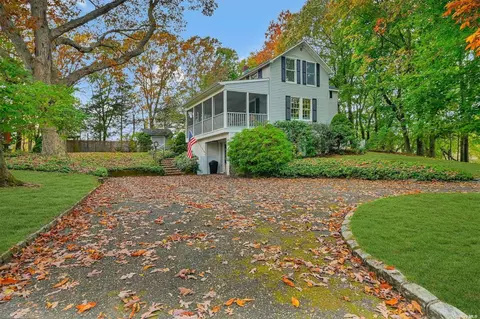 820 Marratooka Rd, Mattituck, NY 11952
