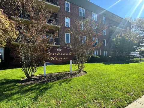 60 Hempstead Ave #3B, Lynbrook, NY 11563