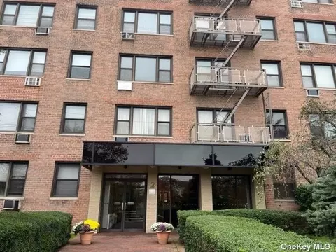 2 Birchwood Ct #3H, Mineola, NY 11501