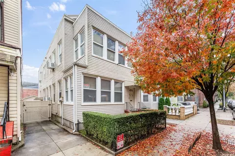 90-18 Park Ln S, Woodhaven, NY 11421